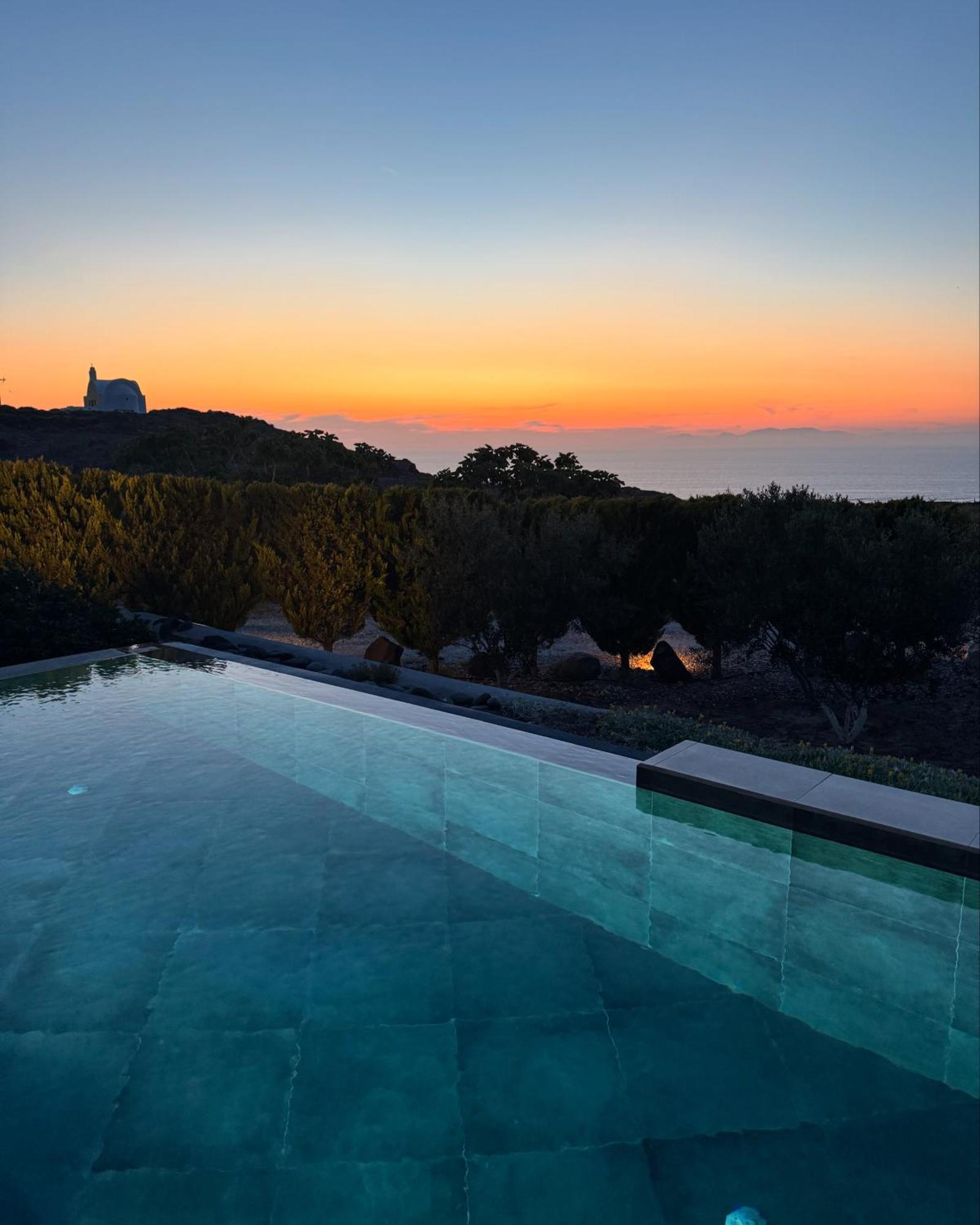Saint John Oia-exclusive Private Heated Pool Apartment